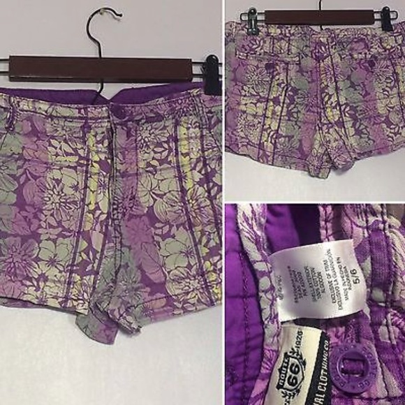4/$25 Sale Floral Plaid Shorts Button pockets - Picture 4 of 8